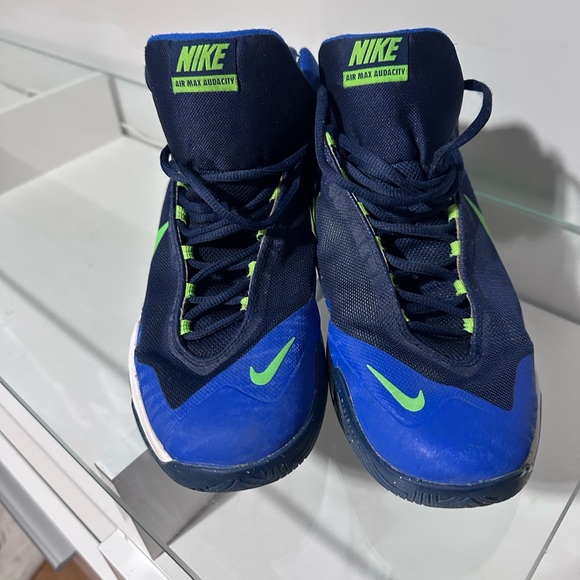 Selling my Nike sneakers - Picture 3 of 5